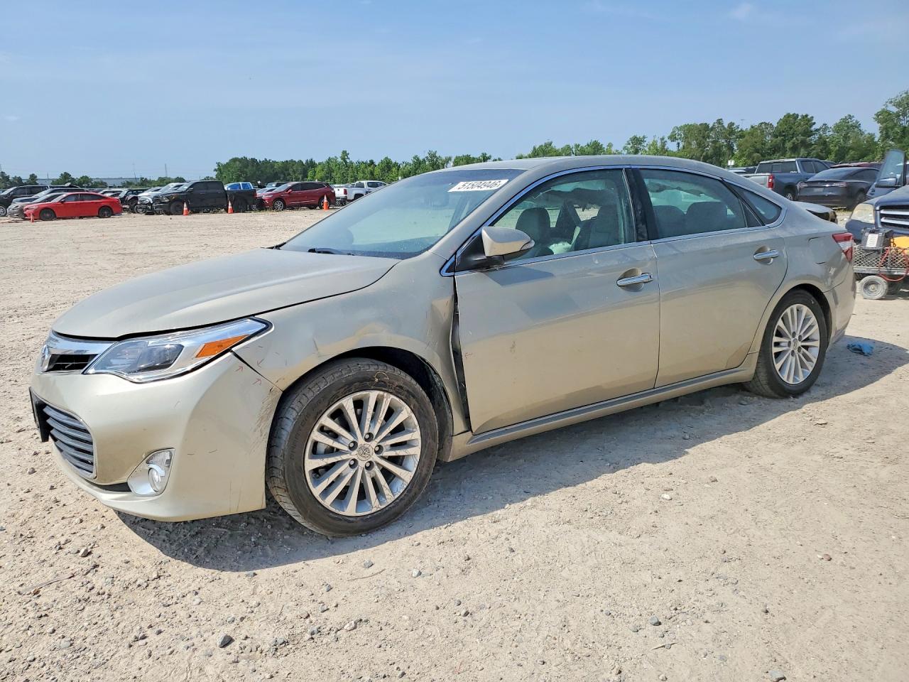 Salvage Toyota Avalon Image