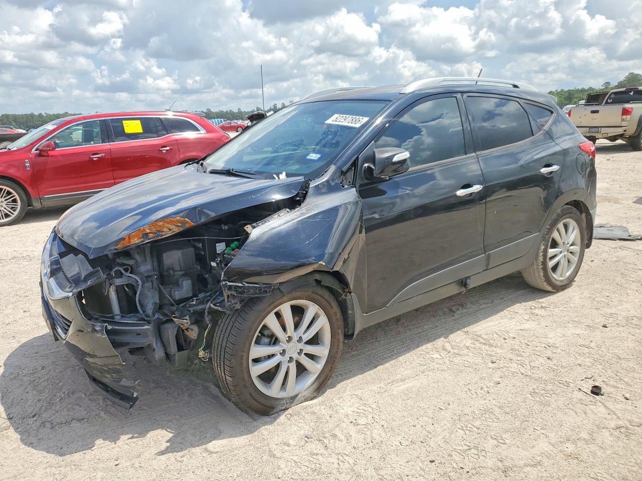Salvage Hyundai TUCSON Image