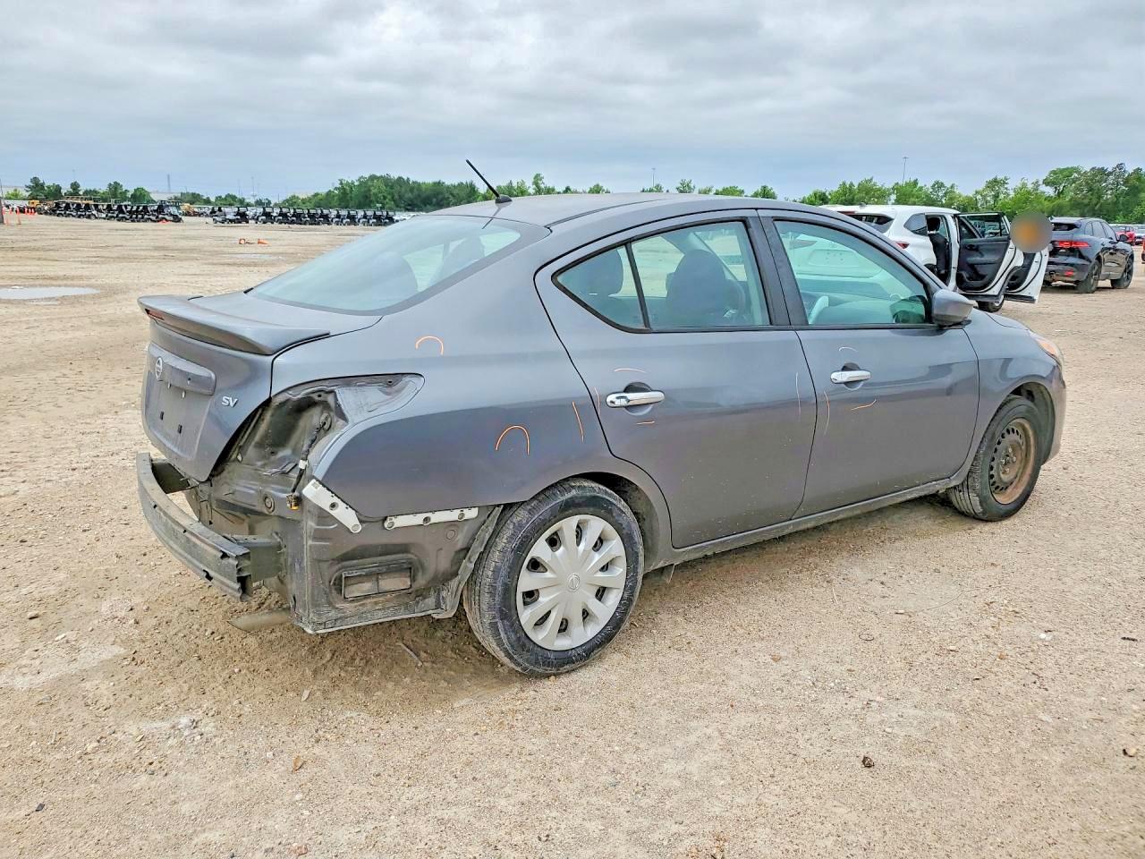 Nissan Versa Sv