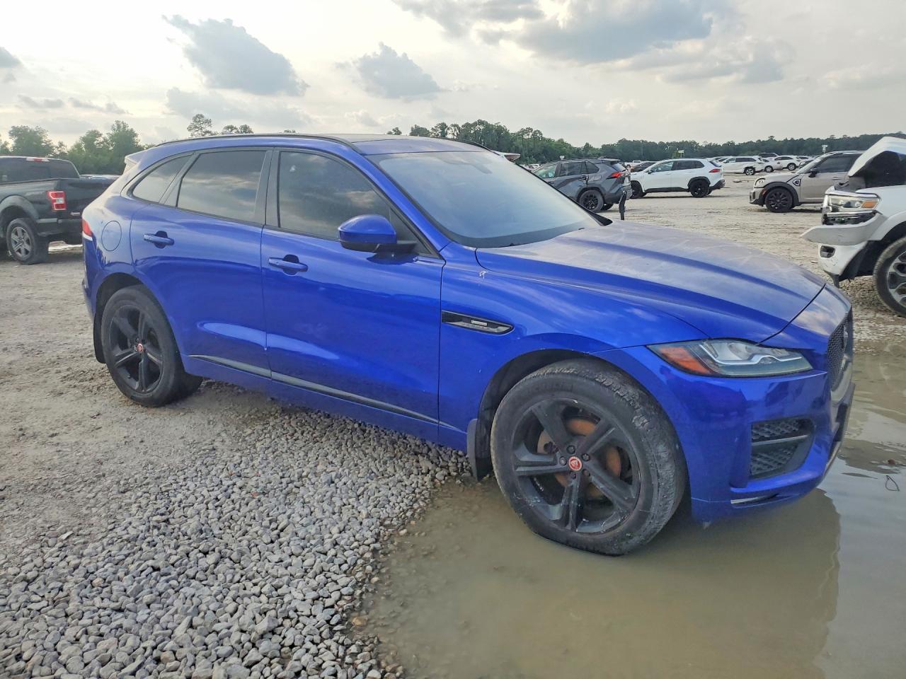 Jaguar F-PACE R - Sport