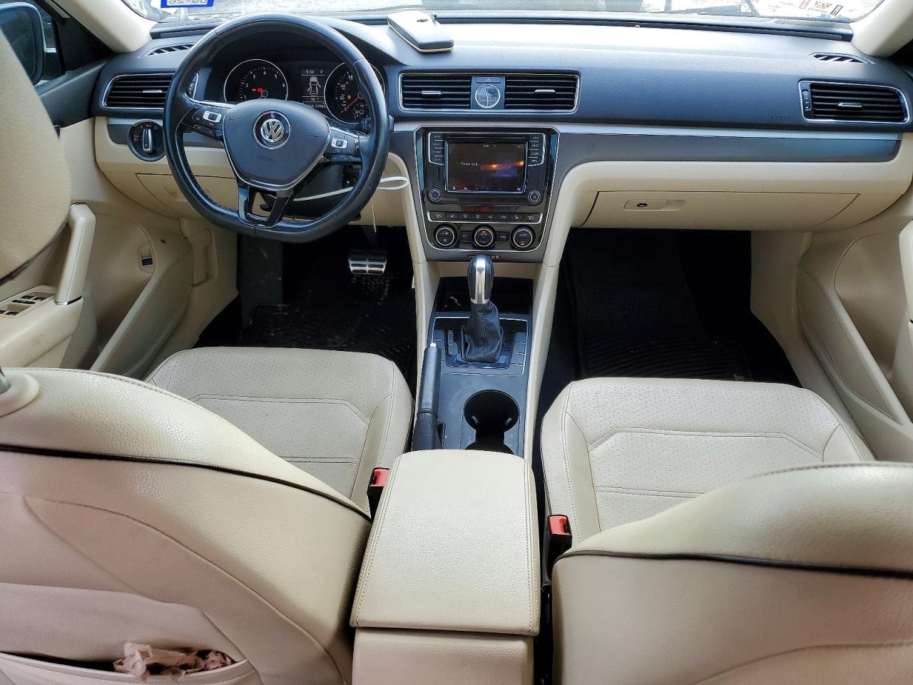Volkswagen Passat R-line