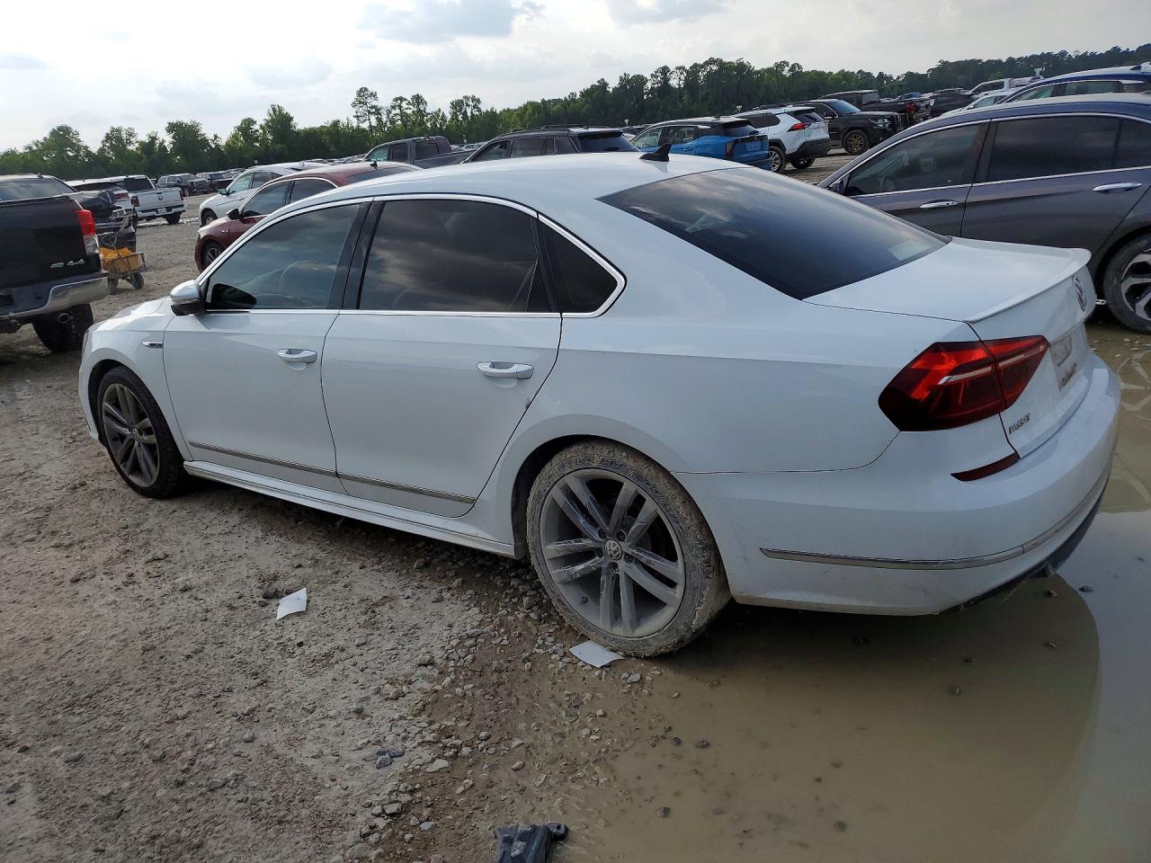 Volkswagen Passat R-line