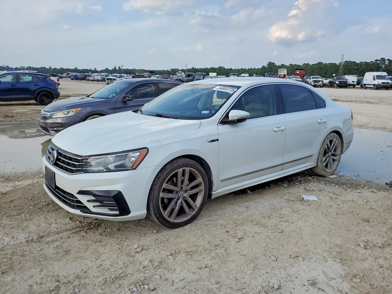 Salvage Volkswagen Passat Image