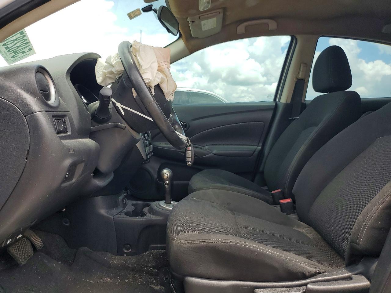 Nissan Versa Sv
