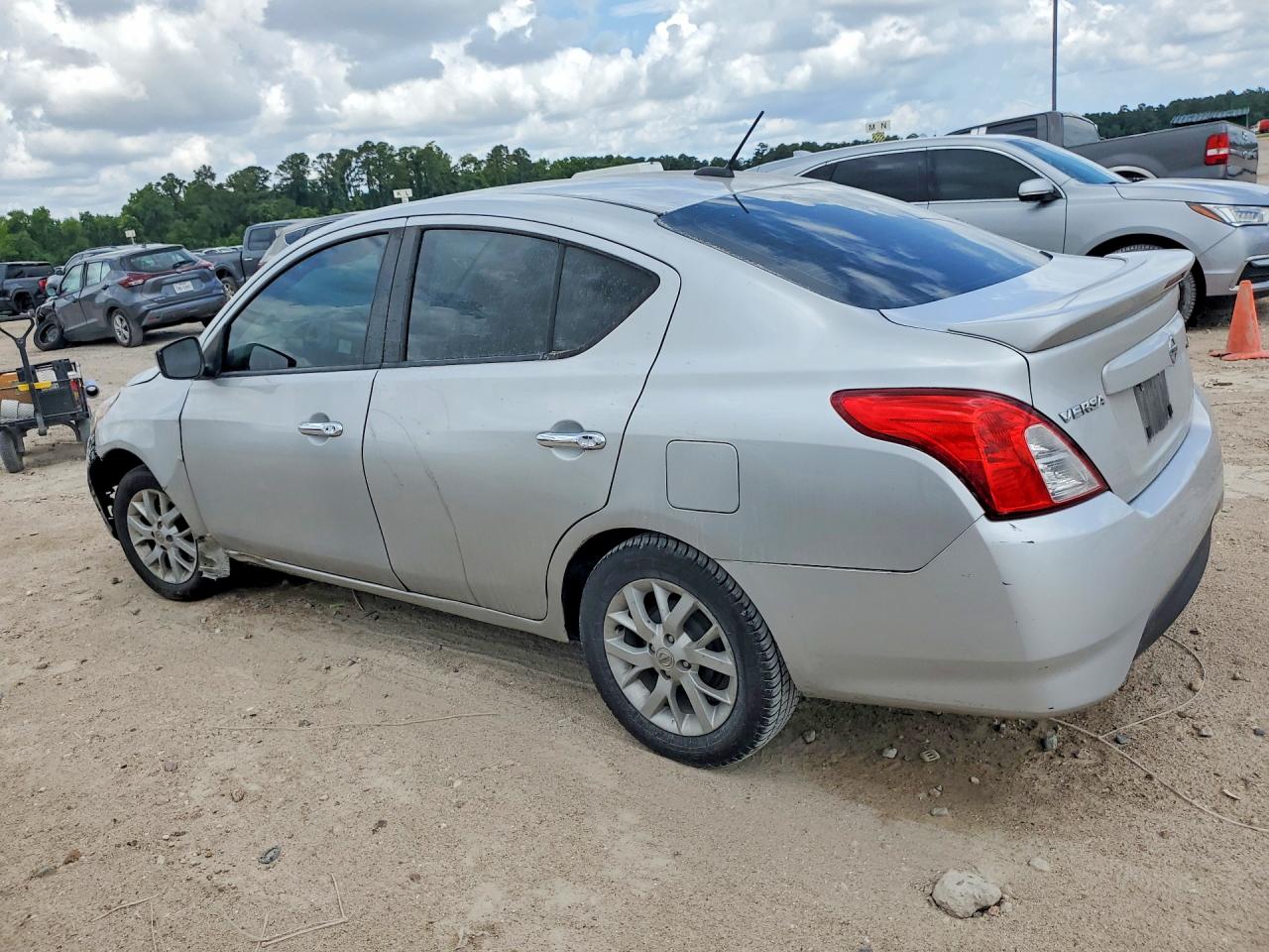 Nissan Versa Sv