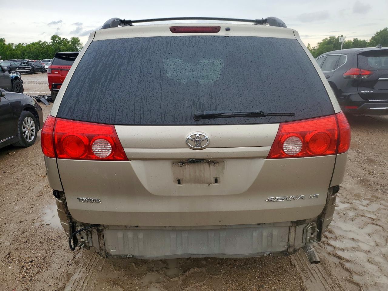 Toyota Sienna Le 7-passenger