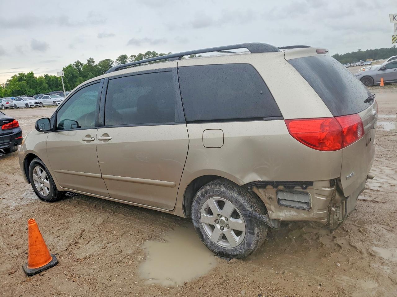 Toyota Sienna Le 7-passenger