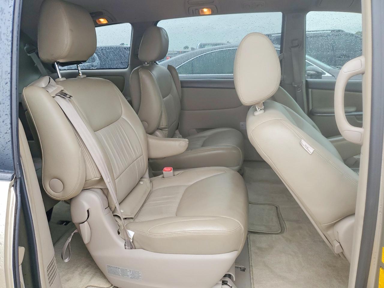 Toyota Sienna Le 7-passenger