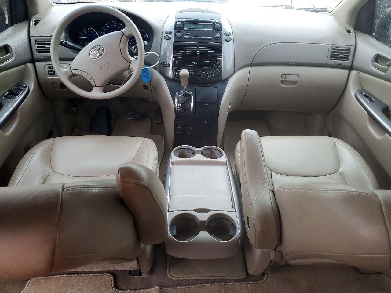 Toyota Sienna Le 7-passenger