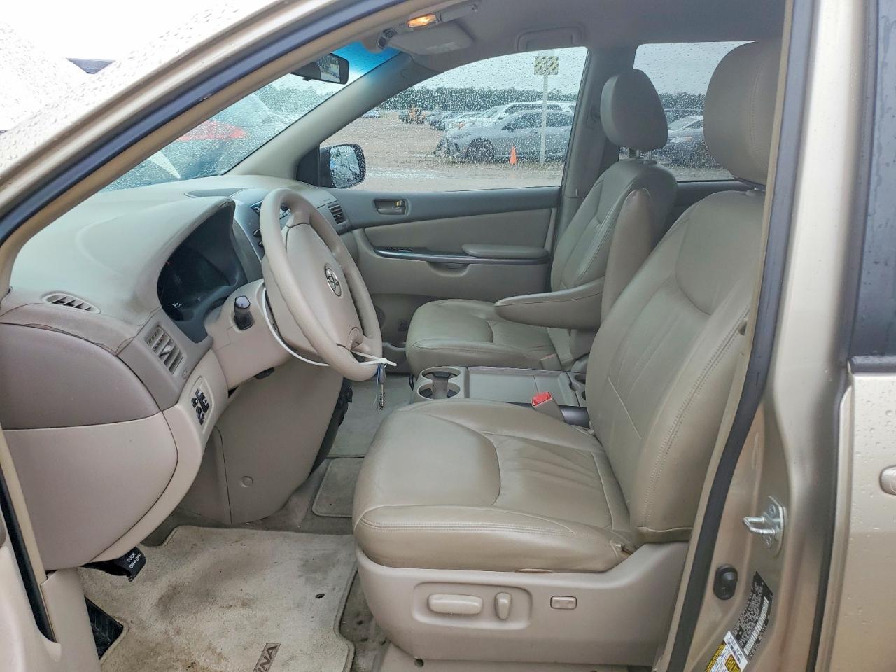 Toyota Sienna Le 7-passenger