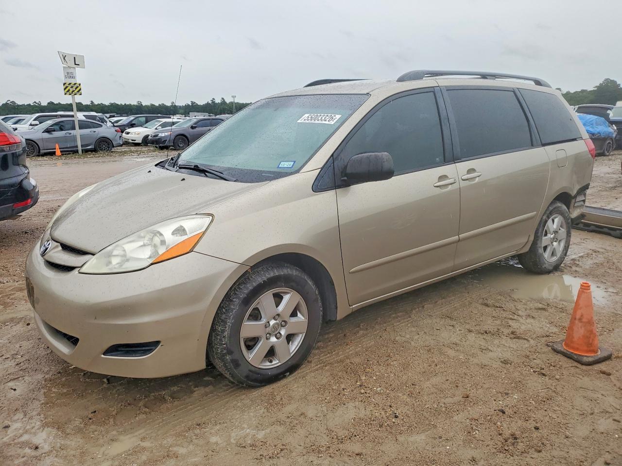 Salvage Toyota Sienna Image