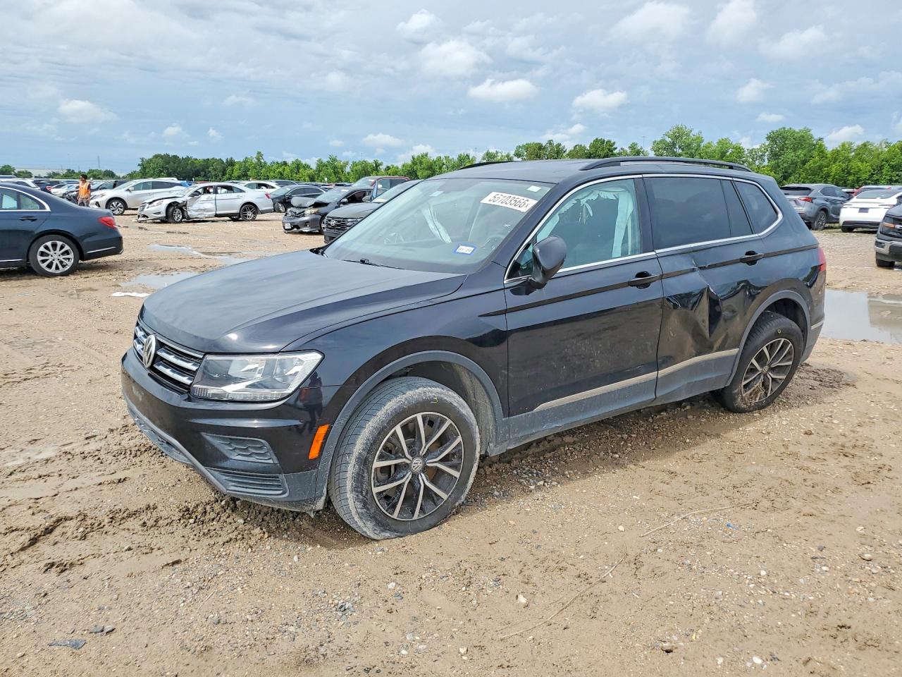 Salvage Volkswagen Tiguan Image