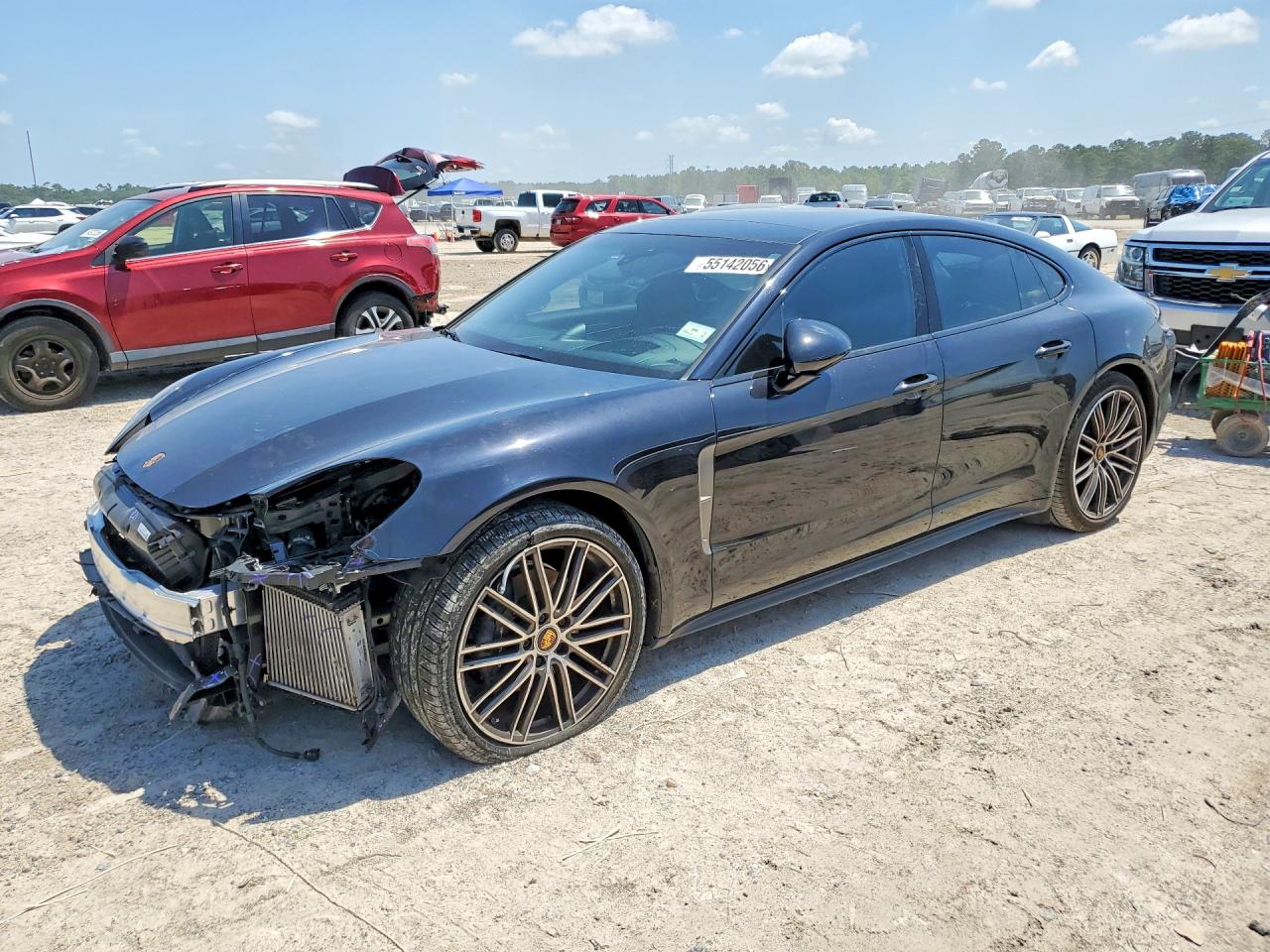 Salvage Porsche Panamera Image