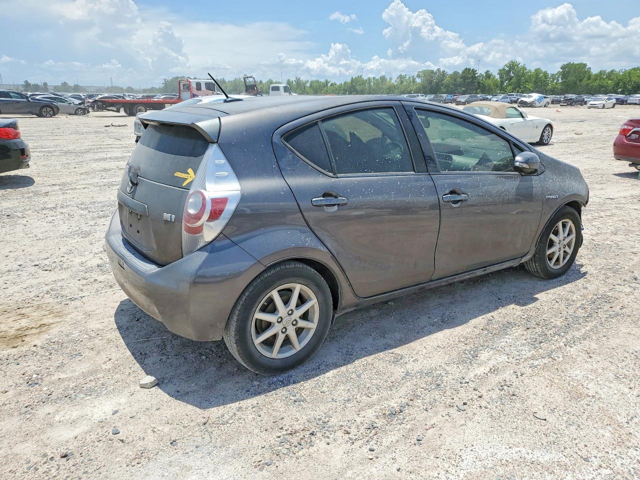 Toyota Prius c Three