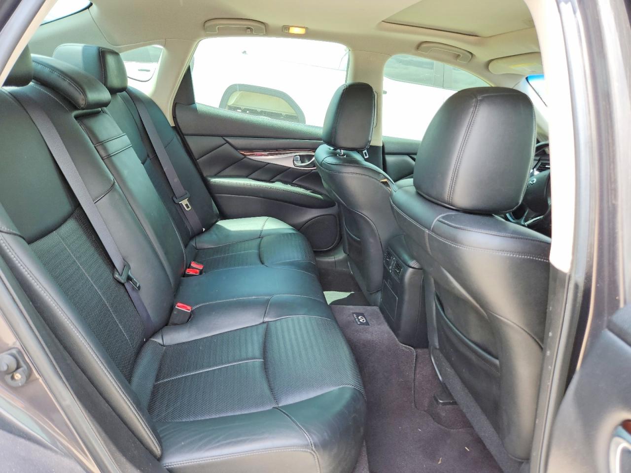 INFINITI M37 Base Base