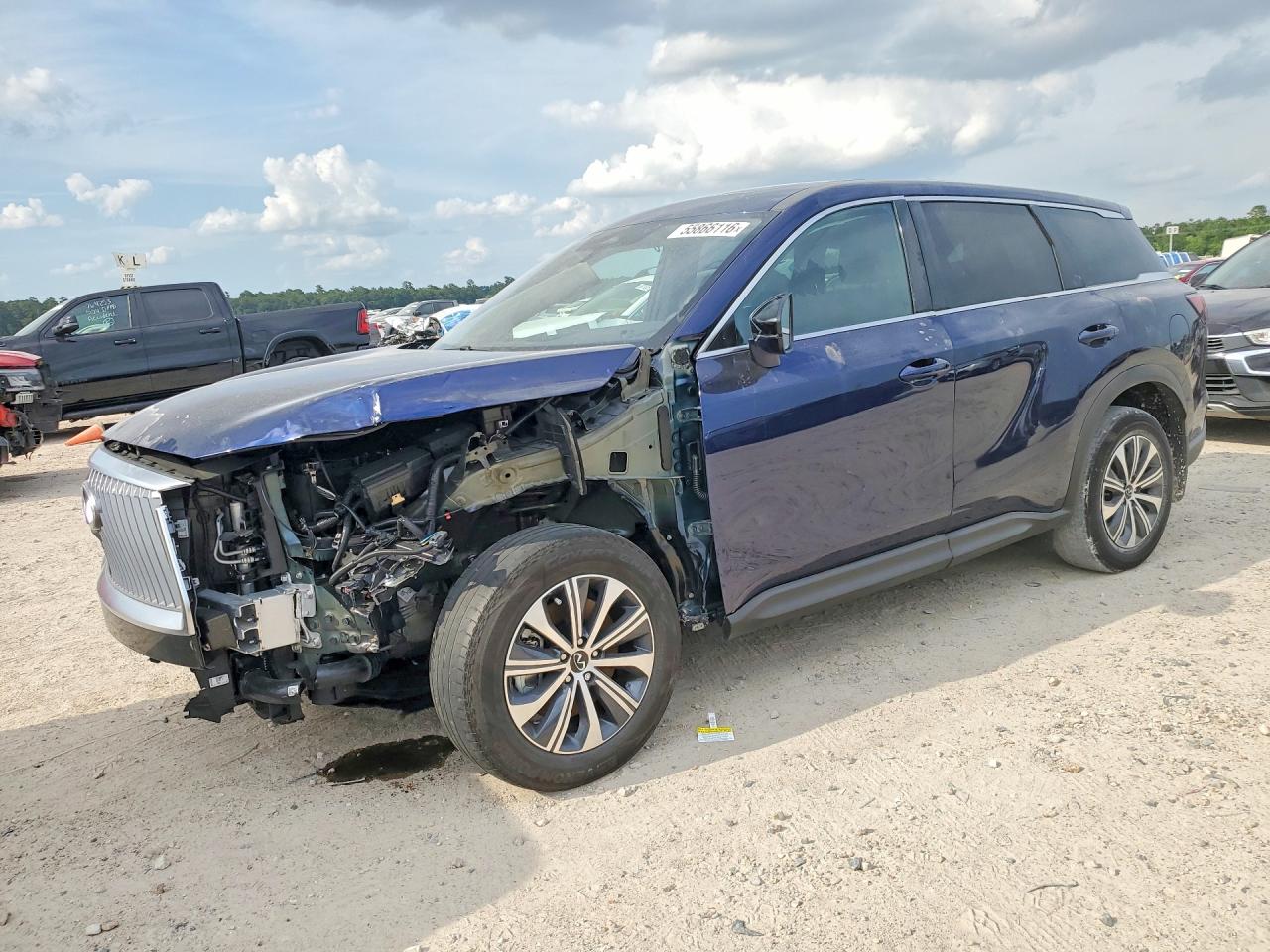 Salvage INFINITI Qx Image