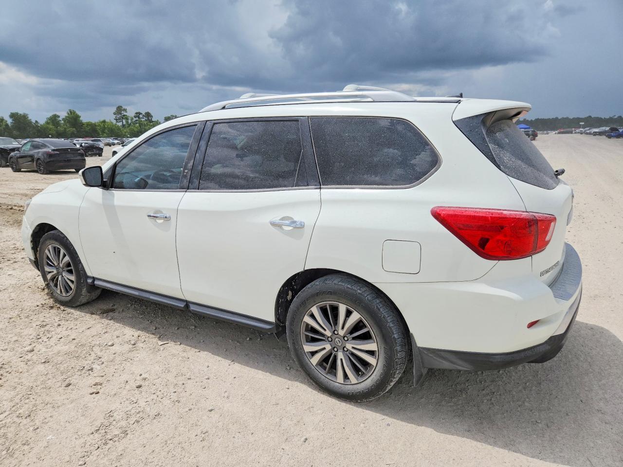 Nissan Pathfinder S