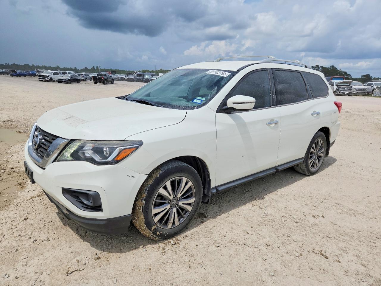 Salvage Nissan Pathfinder Image