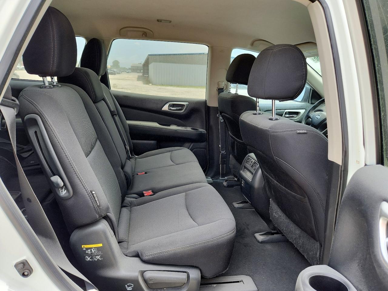 Nissan Pathfinder S