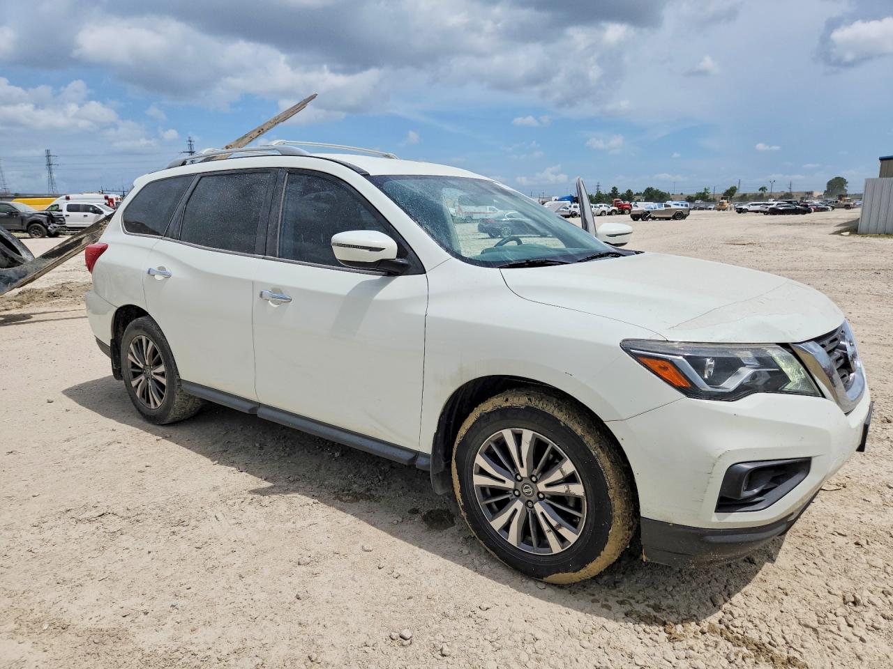 Nissan Pathfinder S