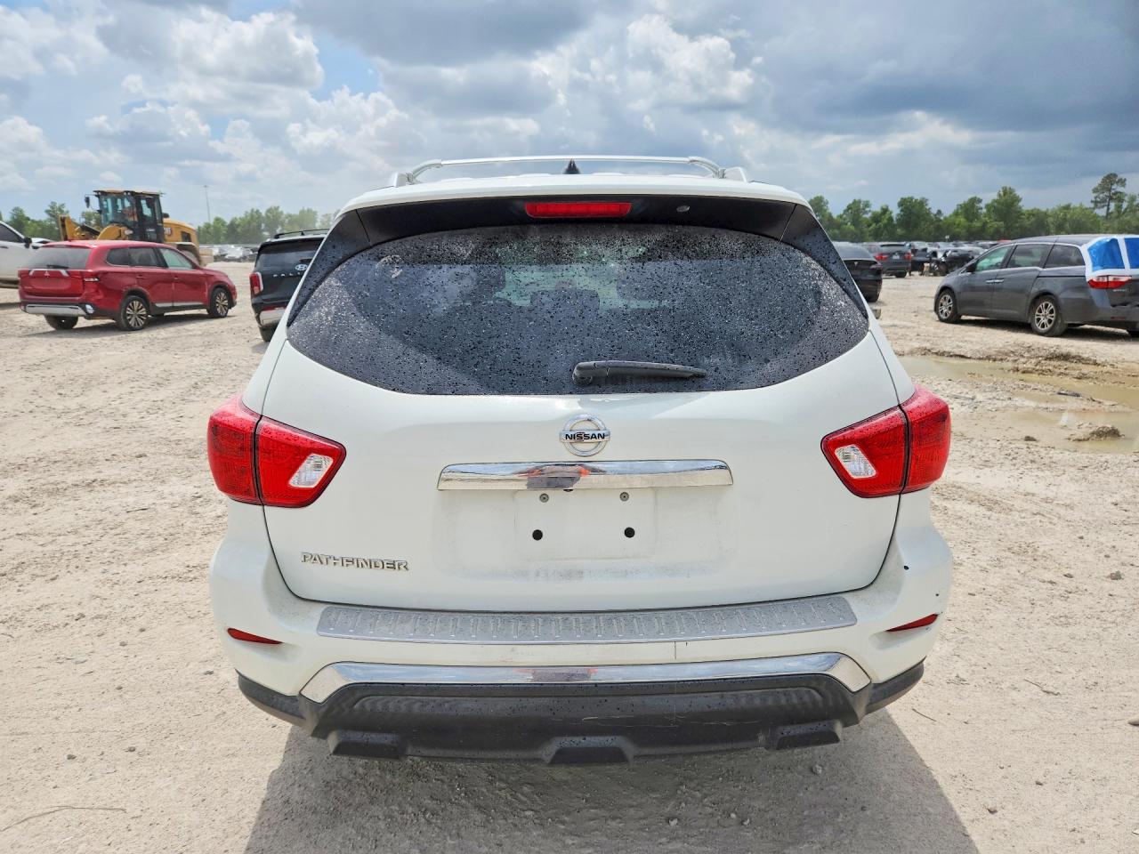 Nissan Pathfinder S