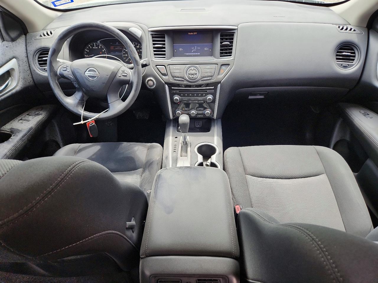 Nissan Pathfinder S
