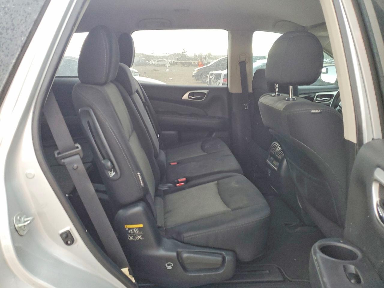 Nissan Pathfinder Sv