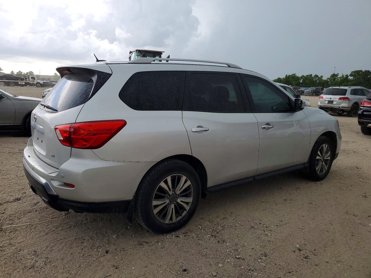Nissan Pathfinder Sv