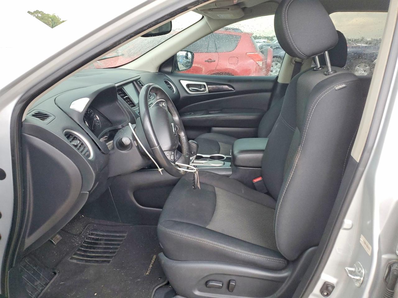 Nissan Pathfinder Sv