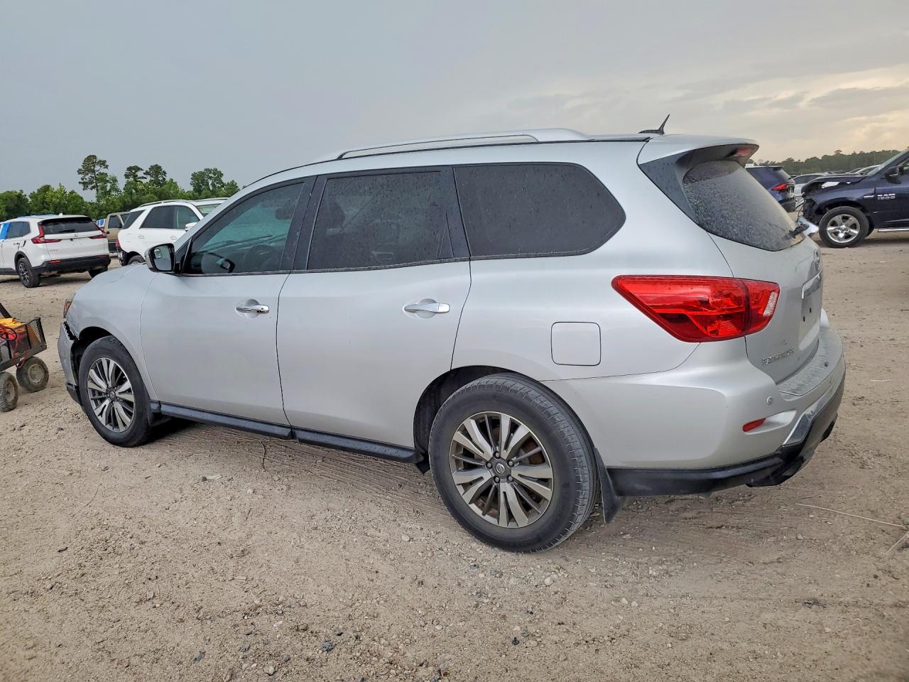 Nissan Pathfinder Sv