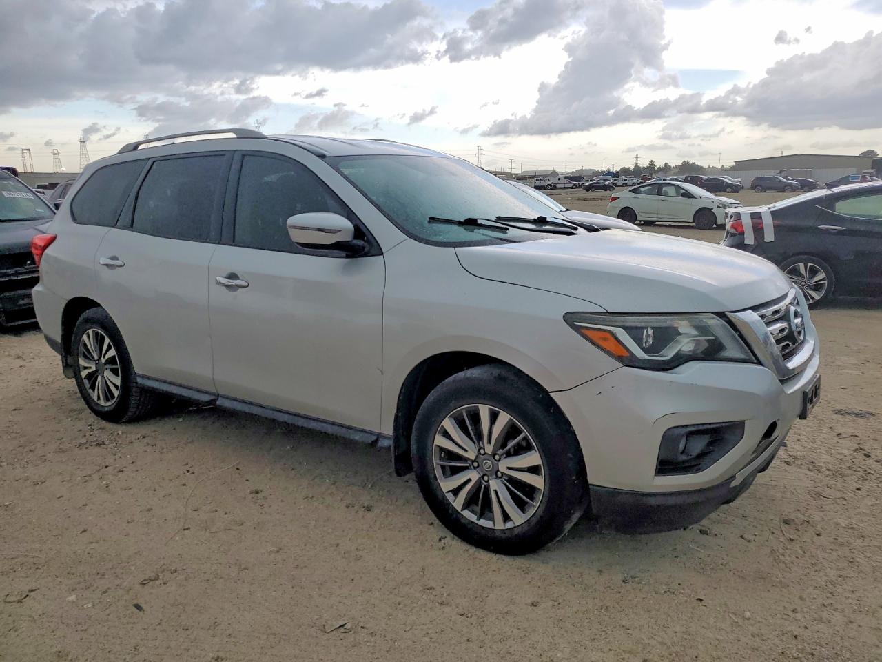 Nissan Pathfinder Sv