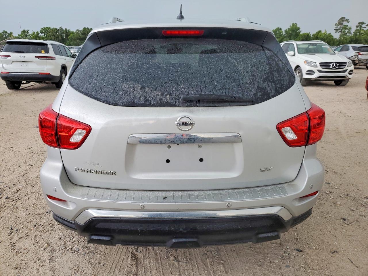 Nissan Pathfinder Sv