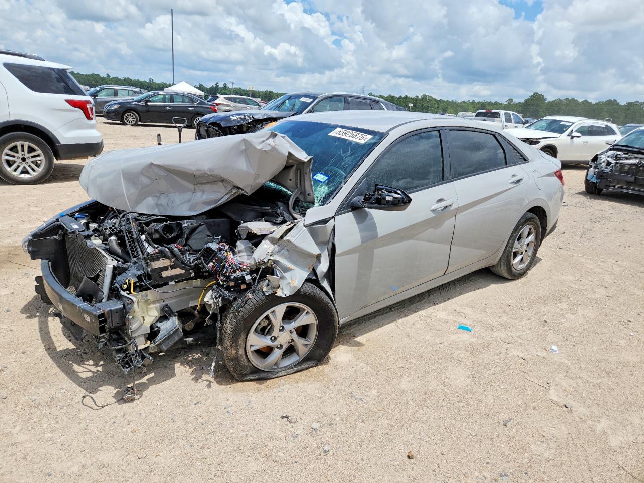 Salvage Hyundai ELANTRA Image
