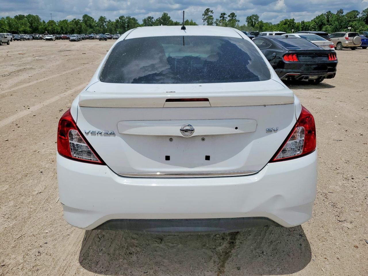 Nissan Versa Sv