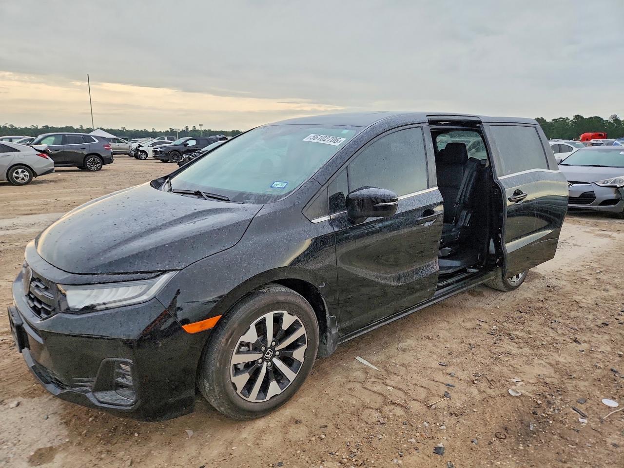 Salvage Honda Odyssey Image
