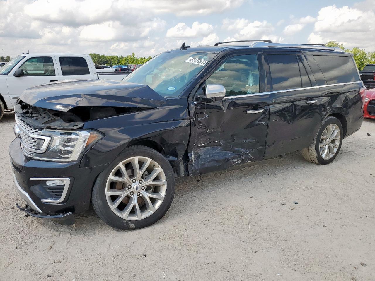 Salvage Ford Expedition Image