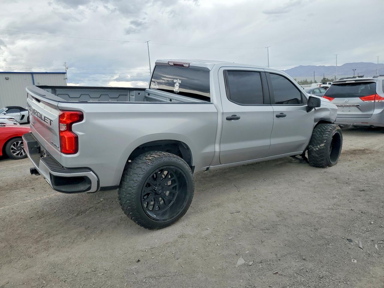 Chevrolet Silverado C1500 Custom