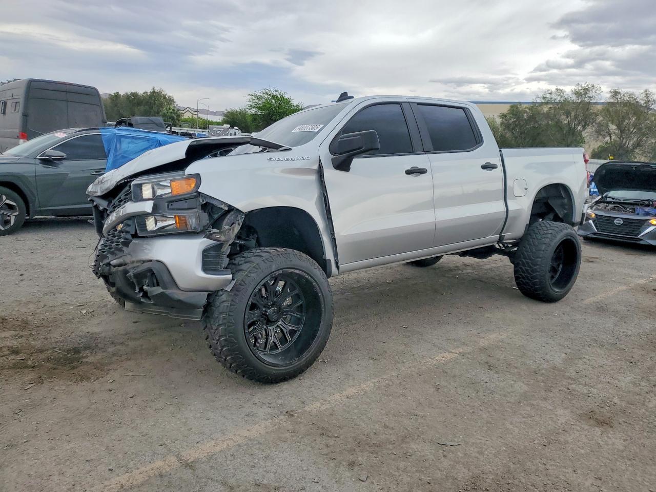 Salvage Chevrolet Silverado Image