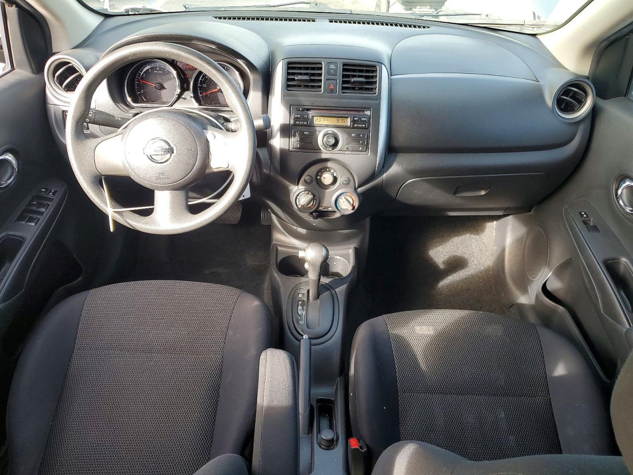 Nissan Versa 1.6 S