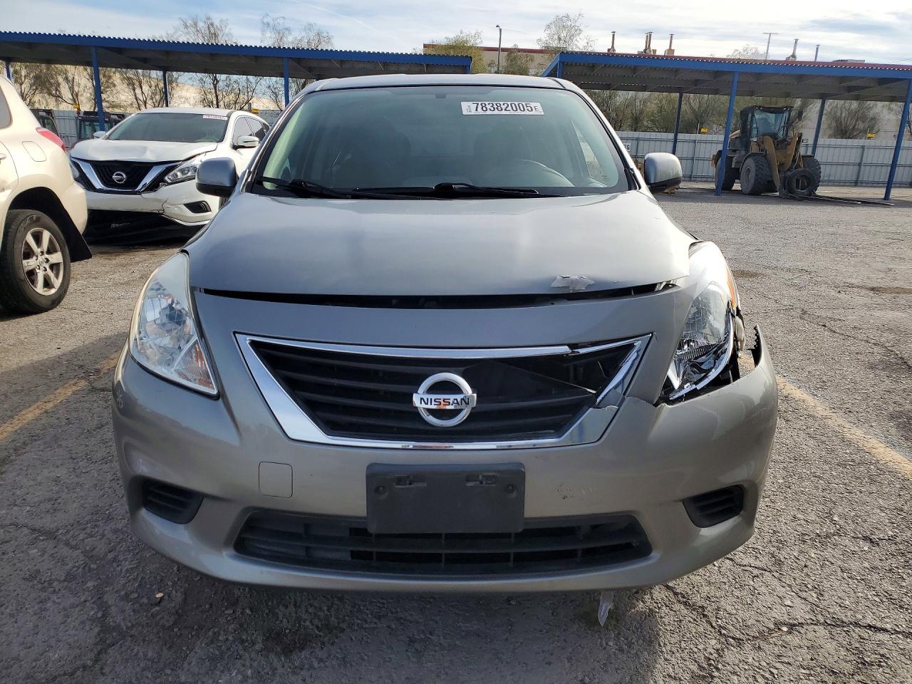 Nissan Versa 1.6 S