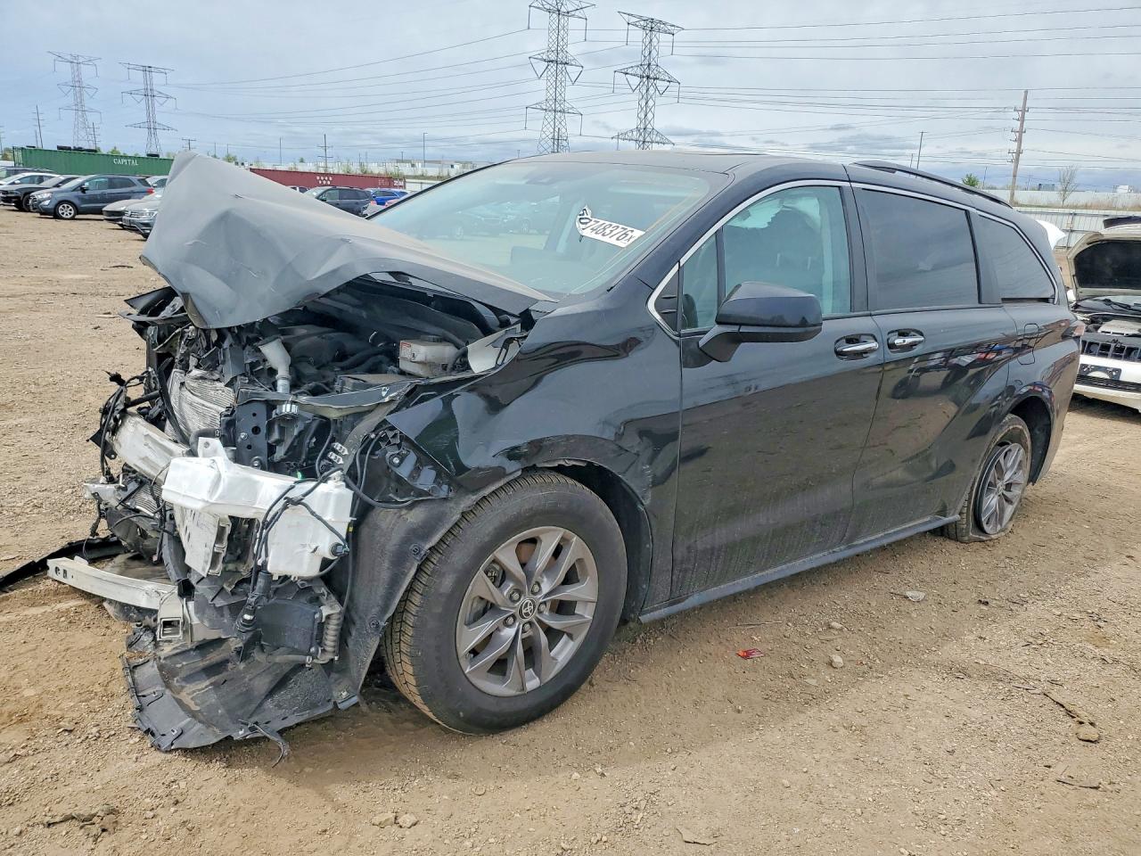 Salvage Toyota Sienna Image