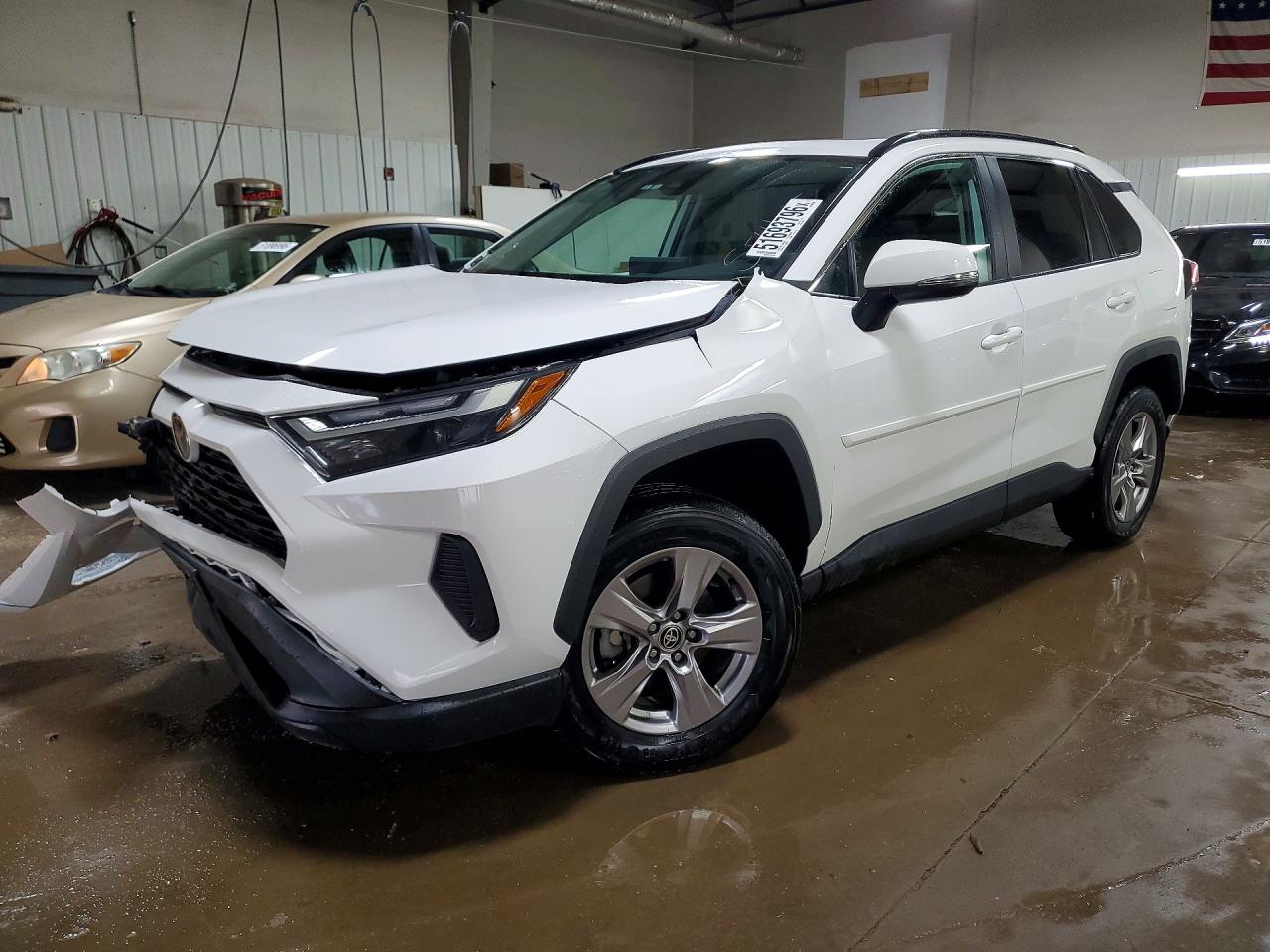 Salvage Toyota RAV4 Image