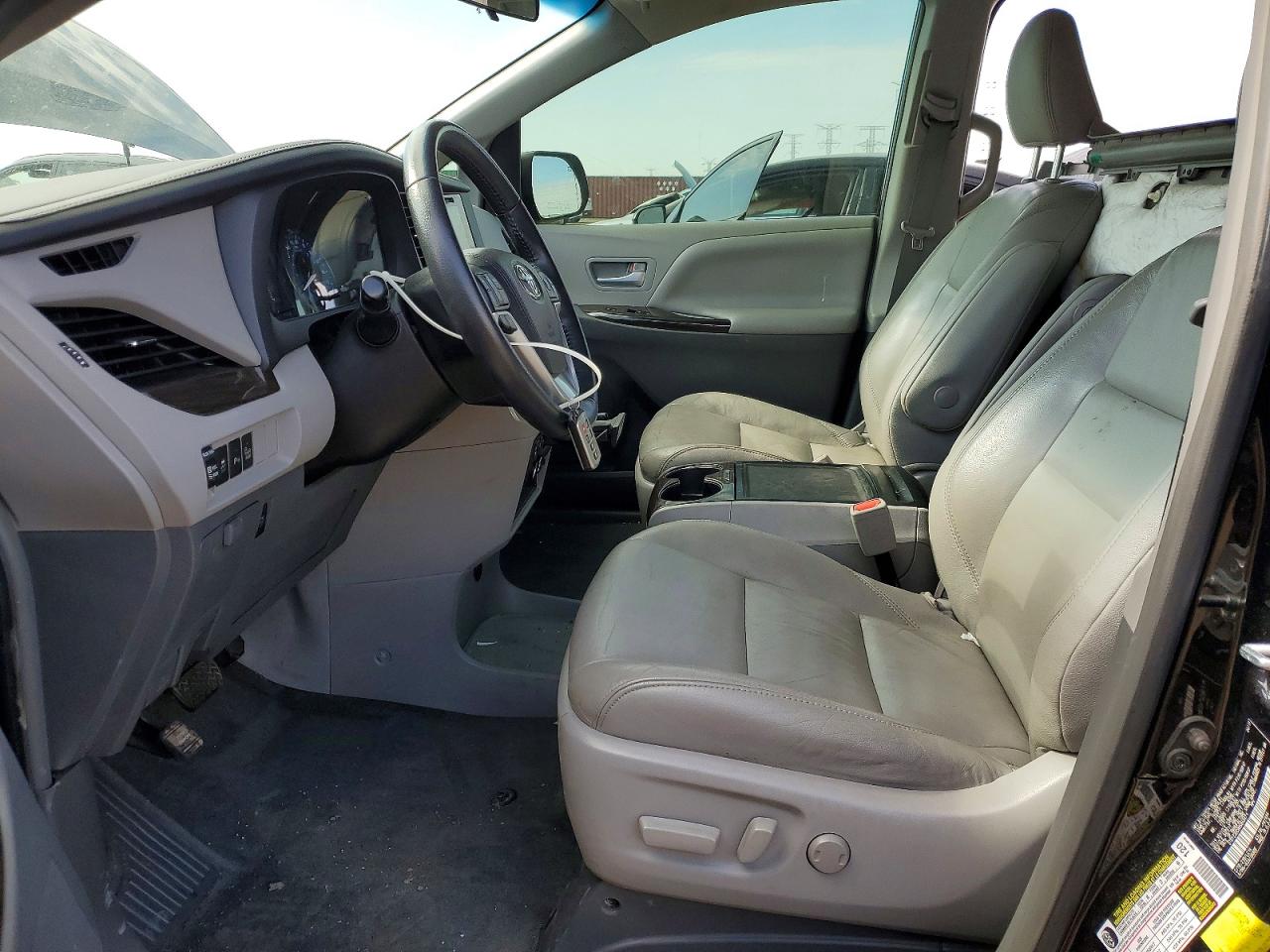 Toyota Sienna Xle 8-passenger