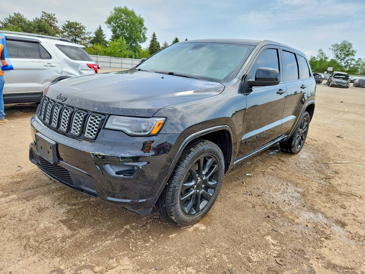 Salvage Jeep Cherokee Image