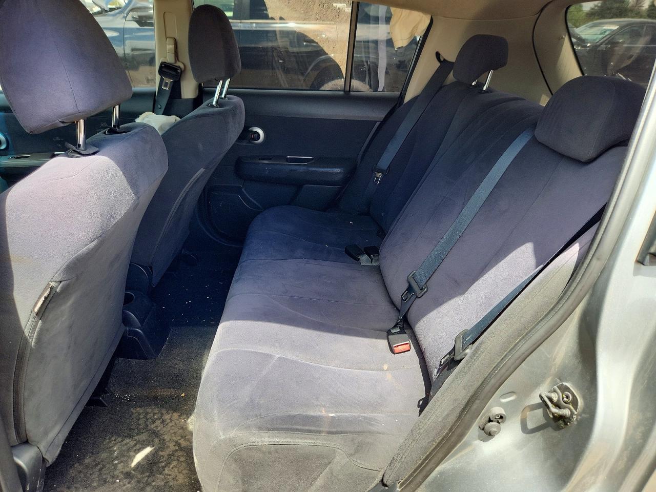 Nissan Versa 1.8 S