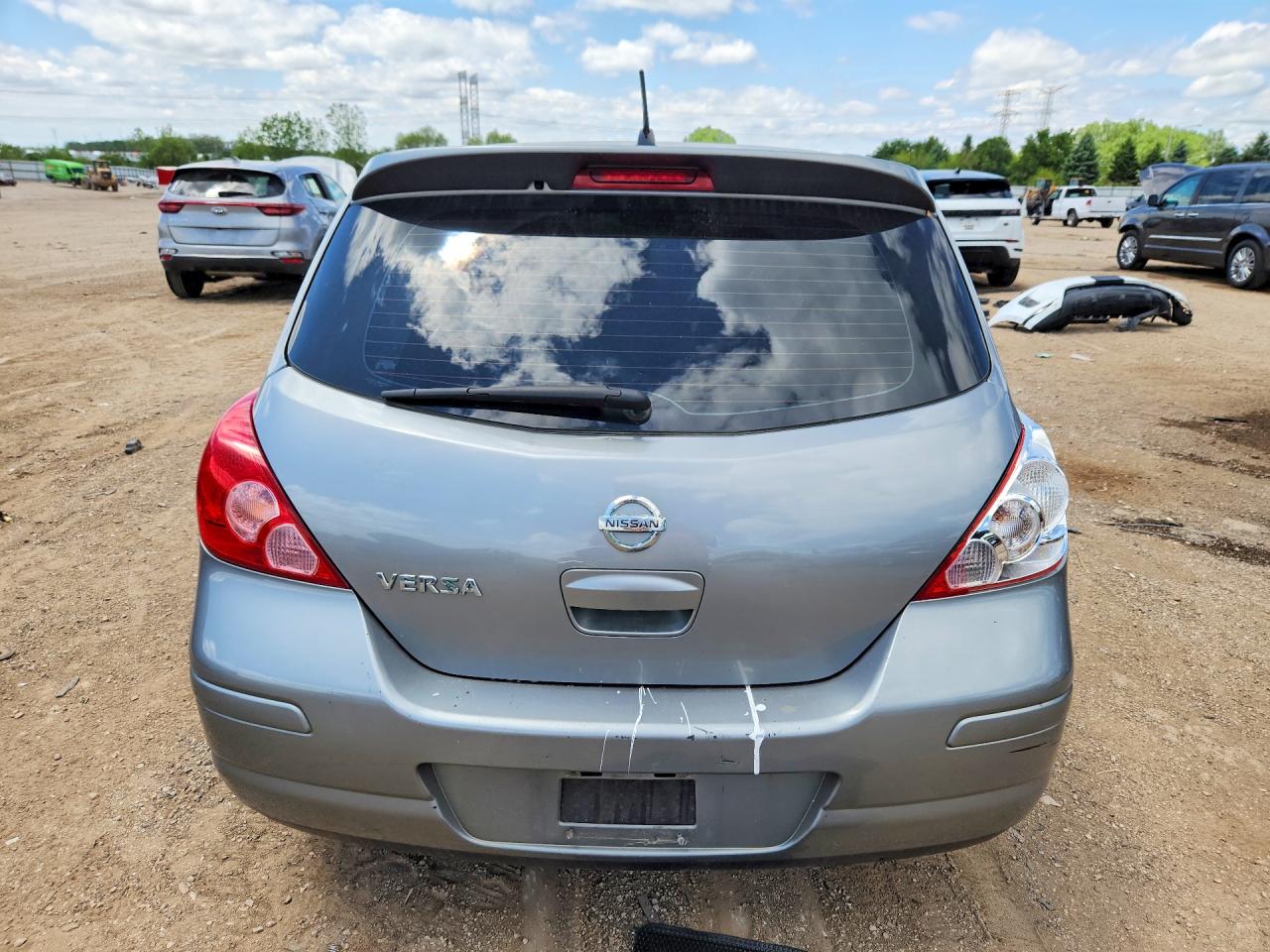 Nissan Versa 1.8 S