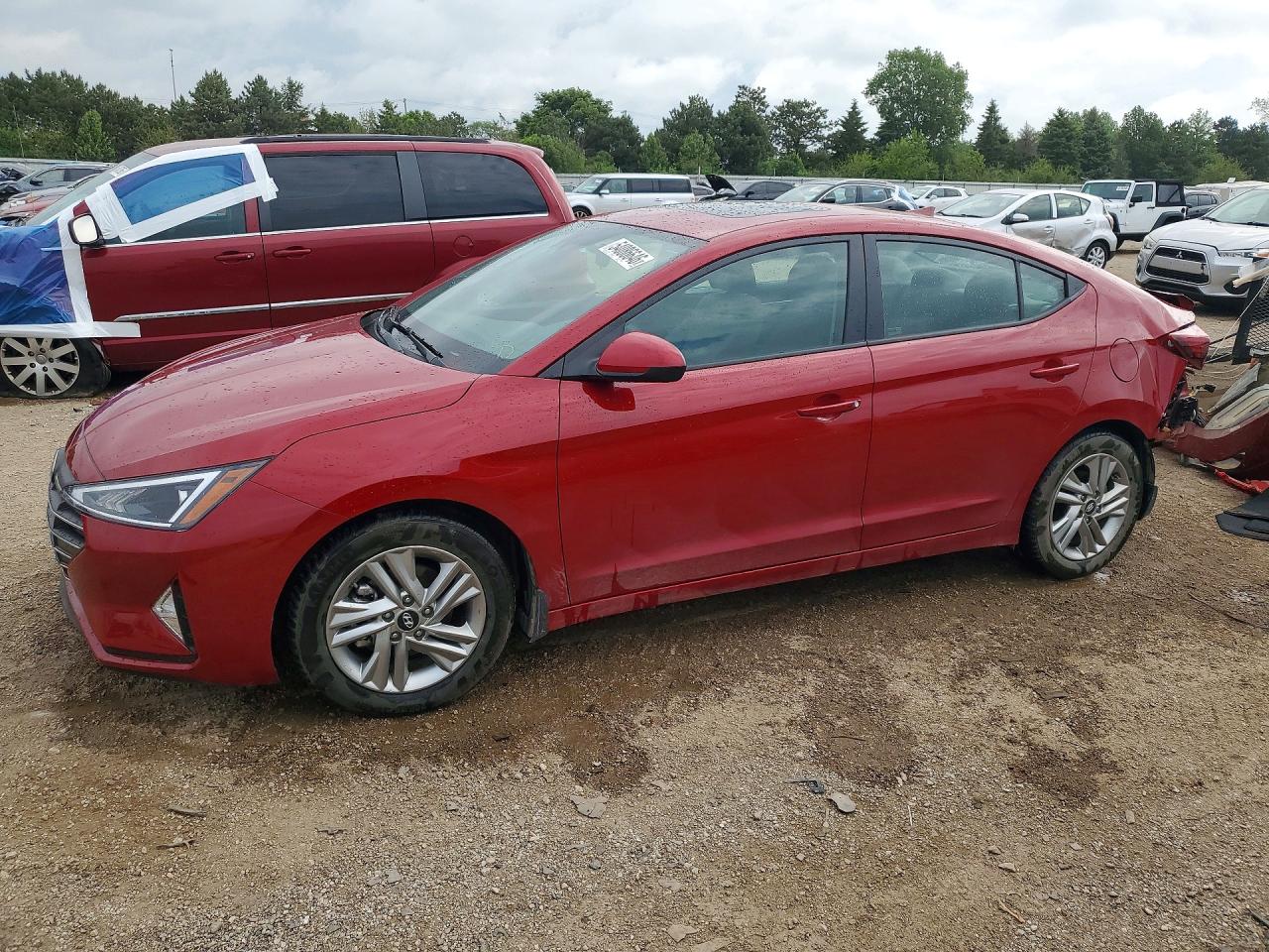 Salvage Hyundai ELANTRA Image