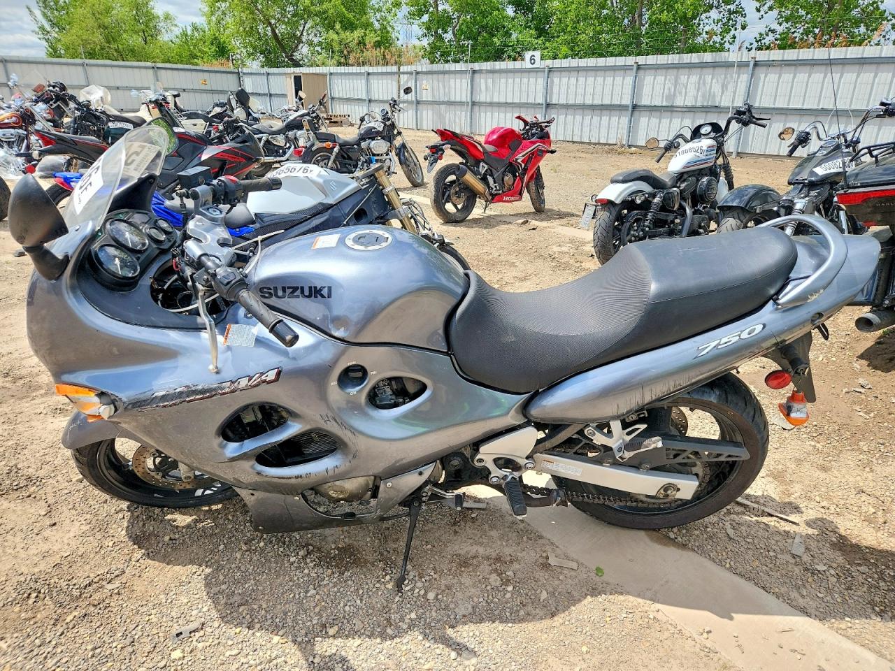 Suzuki Gsx750 F