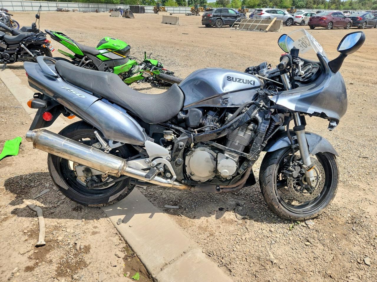 Salvage Suzuki Gsx750 Image