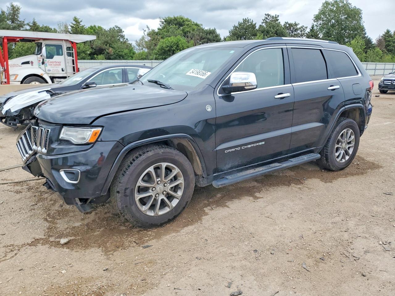 Salvage Jeep Cherokee Image